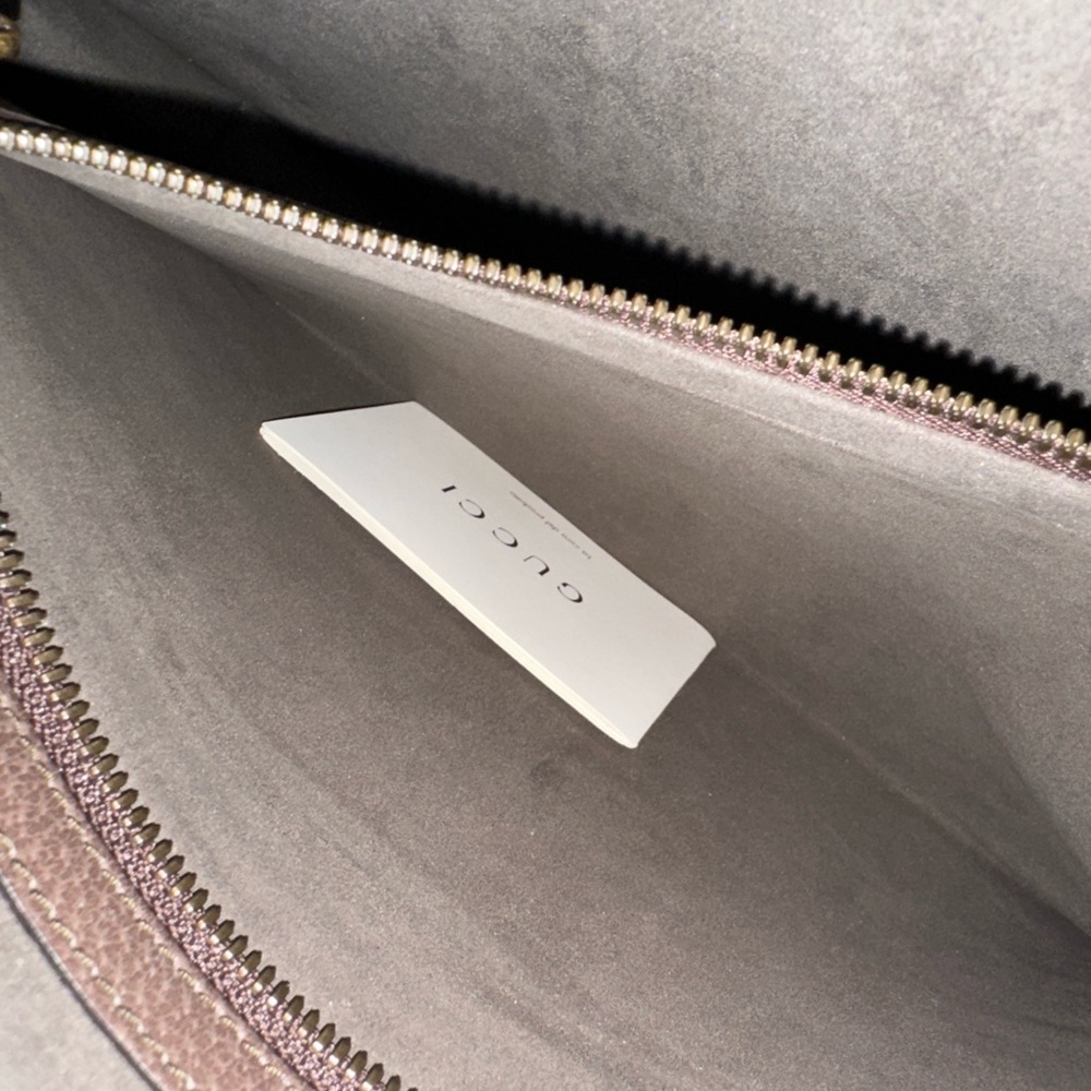 💚❤️ GUCCI ❤️💚 Bee Wristlet Clutch (RARE) - Picture 9 of 9